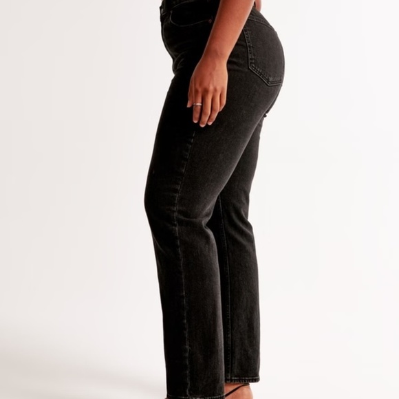 Abercrombie Curve Love Ultra High Rise Ankle Straight Jean Black Regular - Picture 5 of 9